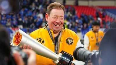 Этот российский тренер стал мемом в Китае. Все любили Слуцкого и делали интересные вещи в его честь.