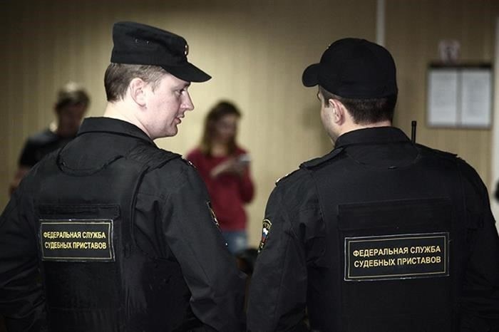 Долги, мешающие выезду за границу, - что делать?