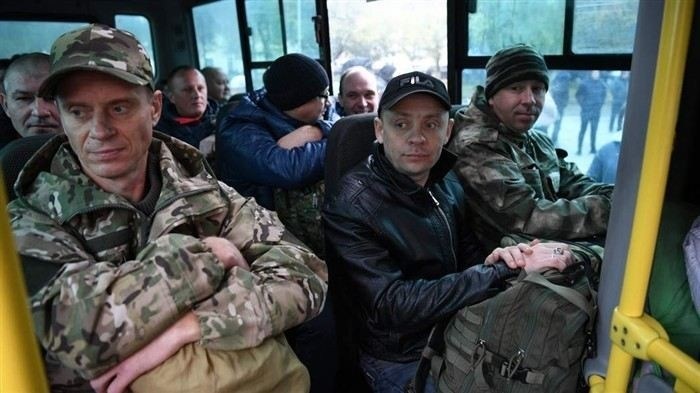 Что делать с зарядными устройствами: брать ли с собой