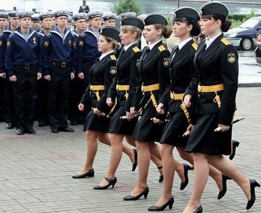 Какие военно-учетные специальности доступны для женщин в российской армии?