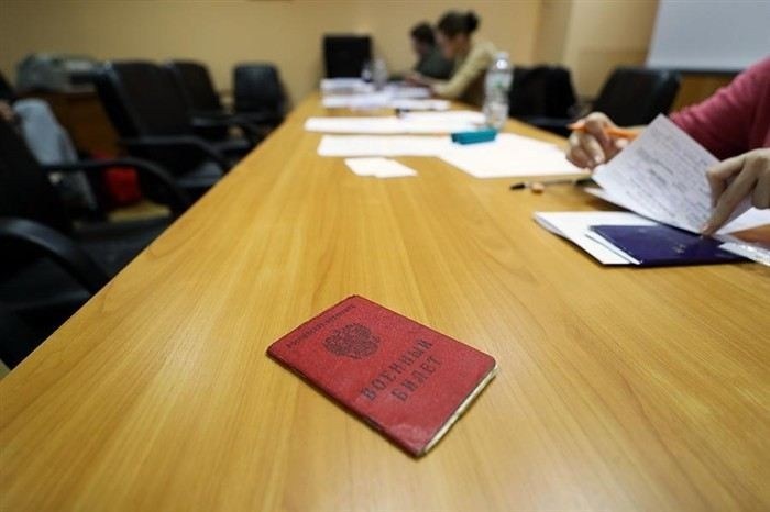 Кто и в каких случаях получает военный билет: призыв, освобождение, запас