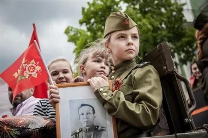 Как бабушки и дедушки способствуют передаче патриотических ценностей через семейные традиции