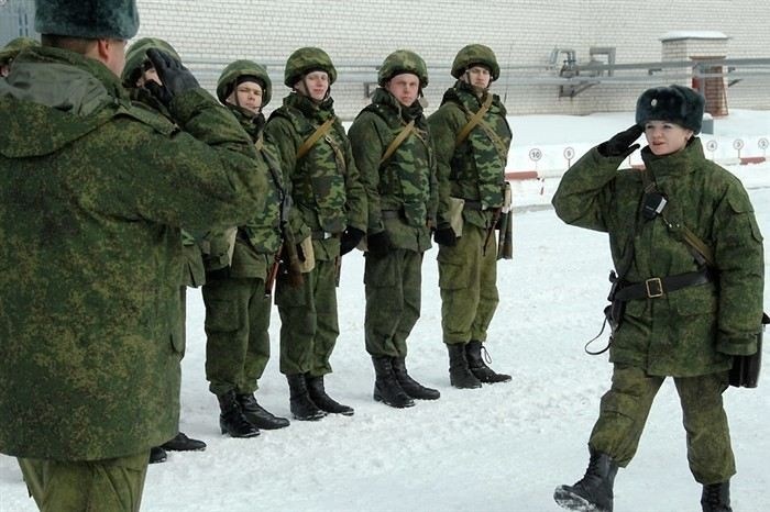 Что ожидает женщин в армии: особенности их службы и задачи