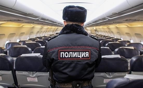 Почему Министерство внутренних дел ограничило международные поездки?