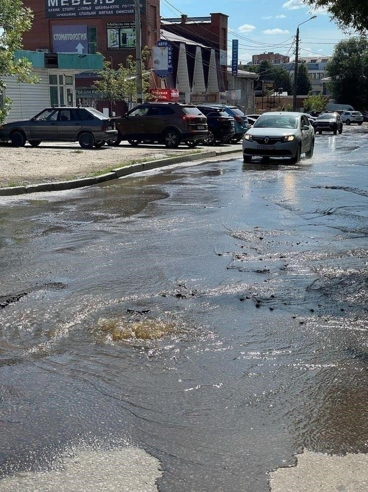 Подробности прорыва трубопровода на Комсомольской улице
