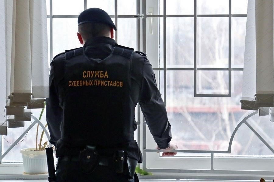Правовые проблемы: Эксперты утверждают, что судебные приставы действуют незаконно