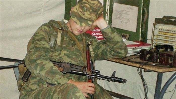 Какие физические нагрузки включены в распорядок дня военнослужащего