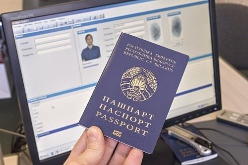 Когда и кто занимается заменой документов?