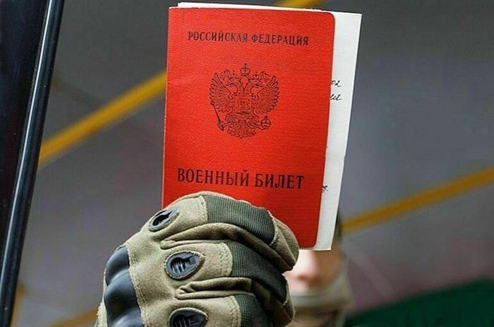 Какие категории работников старше 50 лет обязаны подавать сведения в военкомат?